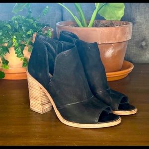 Vince Camuto block Heeled Bootie 💕